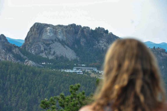 Observando o Mount Rushmore, na região das Black Hills, em South Dakota, nos Estados Unidos